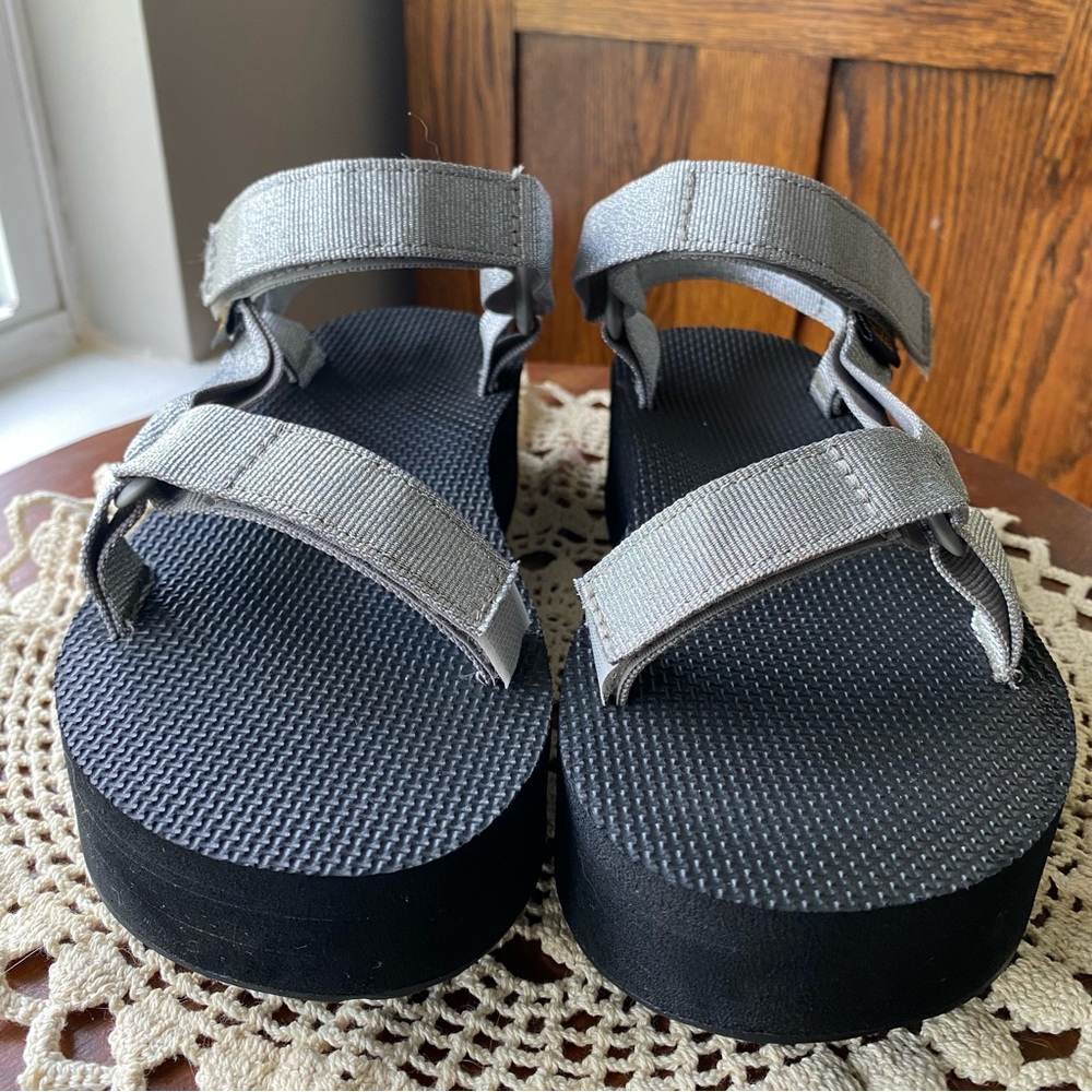 Teva Flatform Universal Wedge Platform Silver Sandals size 7 - Picture 9 of 14